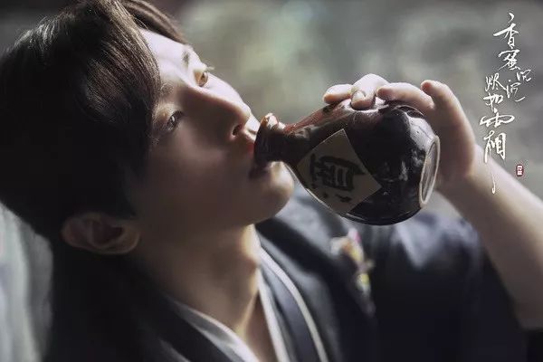 邓伦健身_邓伦全身健身腹肌视频_邓伦锻炼视频