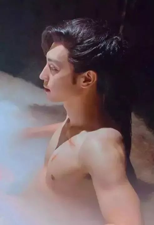邓伦健身_邓伦全身健身腹肌视频_邓伦锻炼视频